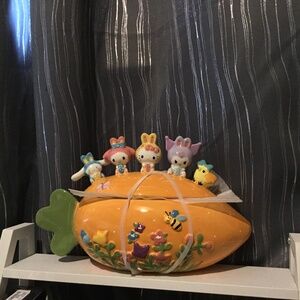USA exclusive Hello Kitty Easter ceramic/jar